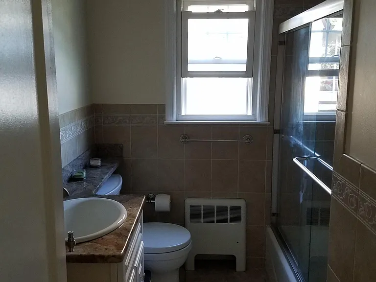 137 Holland Ave — Photo 6