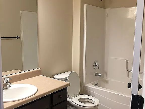 5th image of 720 Lamont Dr