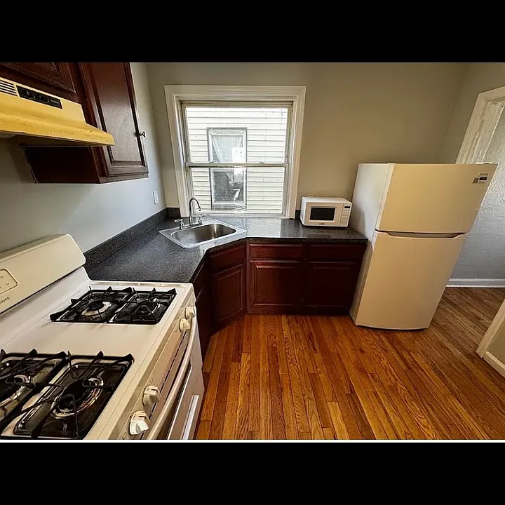 185 S 11th St #2L