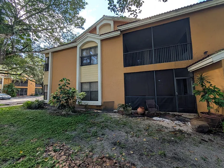 3830 Coral Tree Cir — Photo 23