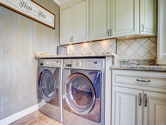3rd image of 338 Seaford Ave