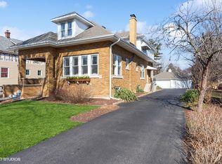 148 W Lincoln Ave, Libertyville, IL 60048