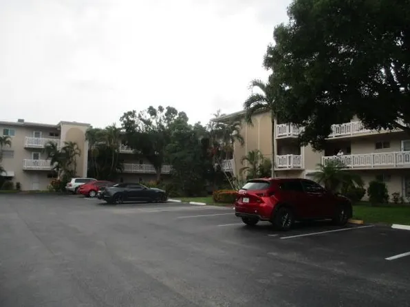 2687 Garden Drive N #212, Lake Worth Beach, FL 33461