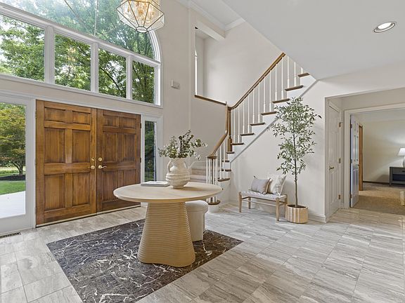 4th image of 8039 Crossgate Ct S