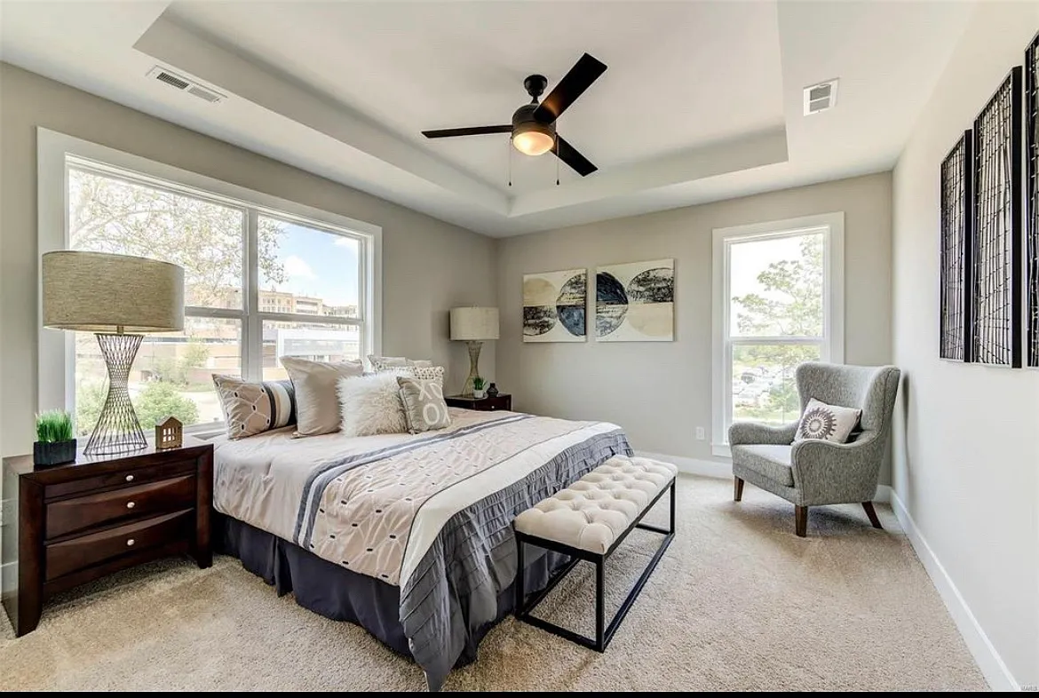 4 bed, 2.5 bath, 2200 sqft, $4,000 — Photo 2