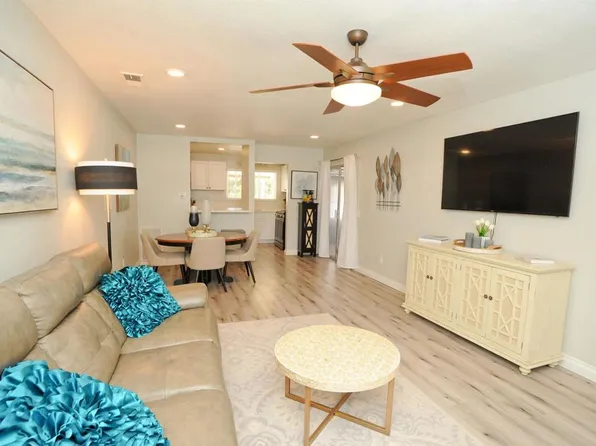 1401 Temple Heights Dr, Oceanside, CA 92056