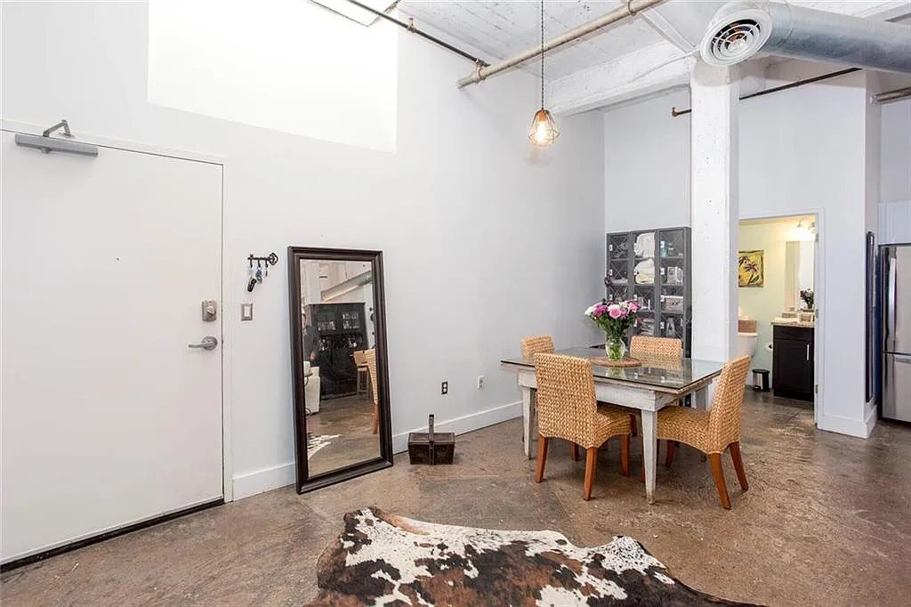 1 bed, 2.0 bath, 1090 sqft, $2,650 — Photo 2