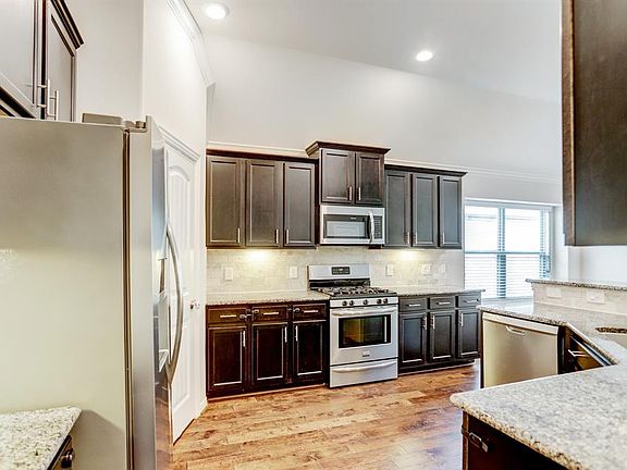 5th image of 8115 Legacy Creek Dr