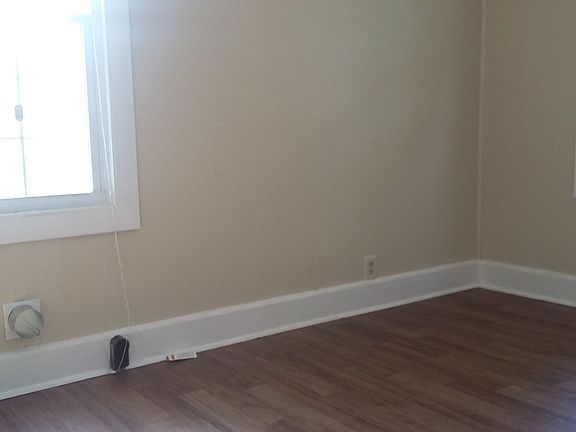 2nd Bedroom/Laundry Room