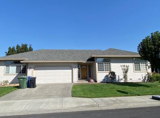 517 Piccadilly Pl, Windsor, CA 95492