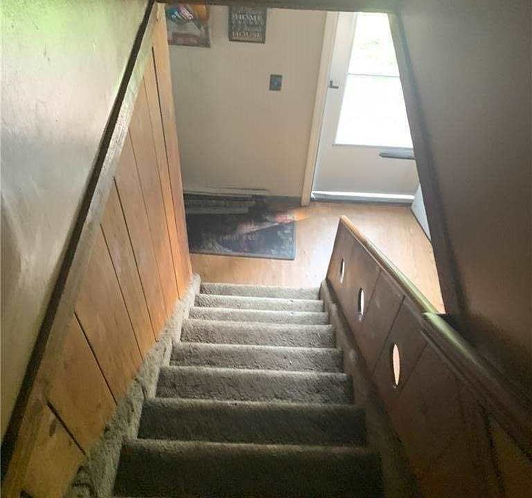 2nd image of 8 Juniper Ln