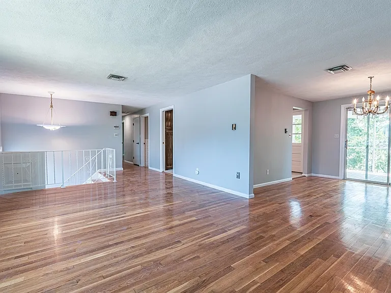 20 Fieldstone Dr — Photo 2