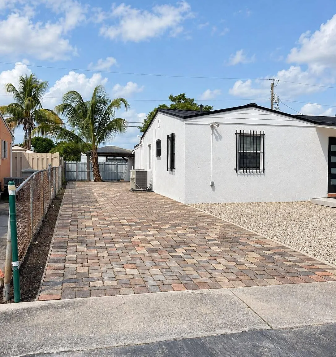 3 bed, 1.0 bath, 936 sqft, $2,900 — Photo 3