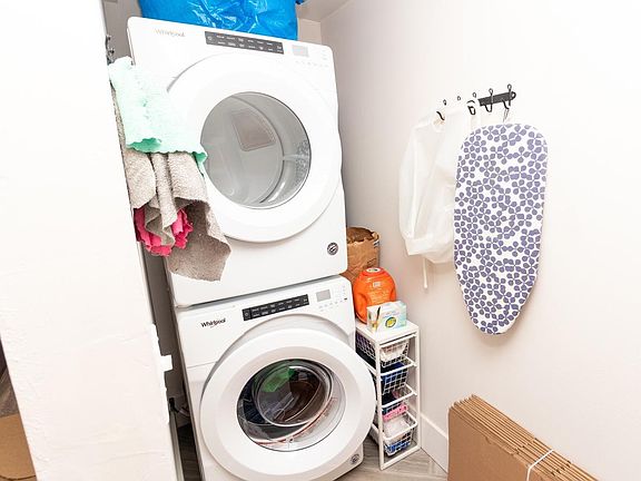 3rd image of 2040 Waverly Pl N APT 106