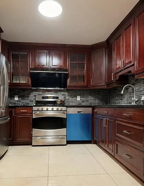 3 bed, 1100 sqft, $3,500 — Photo 3