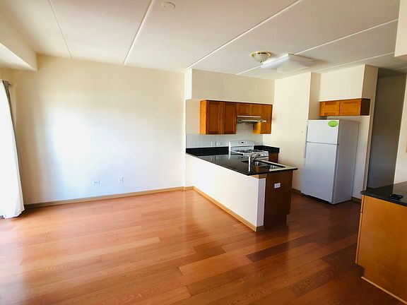 2nd image of 2322 S Canal St Unit 305