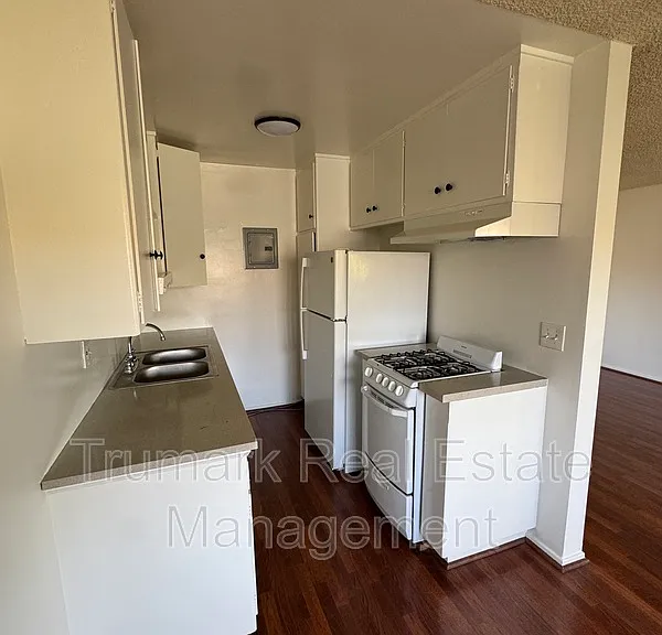 4350 Prospect Ave #6 — Photo 2