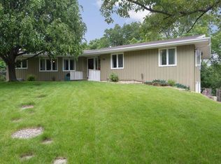 320 Eagle Ridge Cir, Burnsville, MN 55337