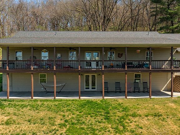 3rd image of 2475 Lee Cir