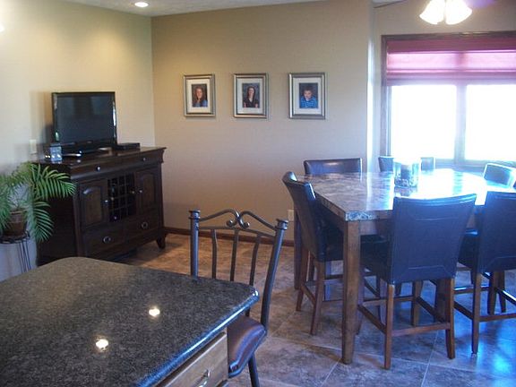 3rd image of 4120 Sandalwood Dr