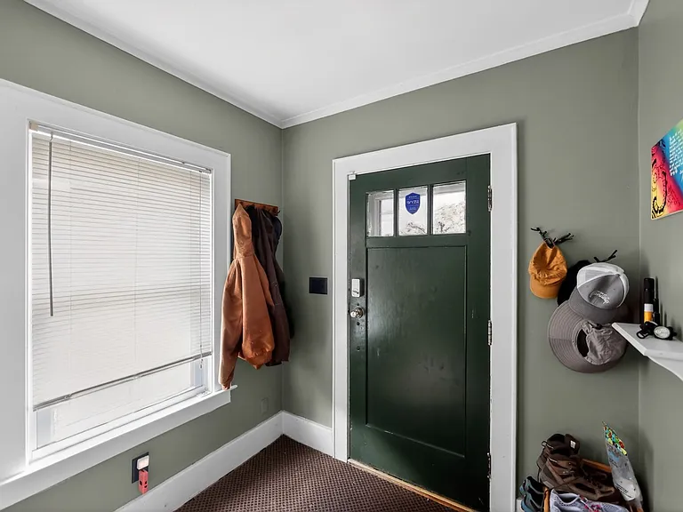 151 Wolcott Ave — Photo 7