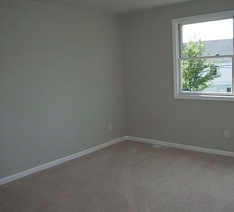 3rd image of 98 Burns Ct