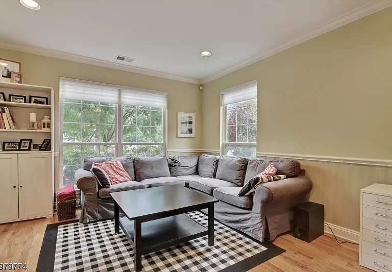 14 Mayflower Dr — Photo 4