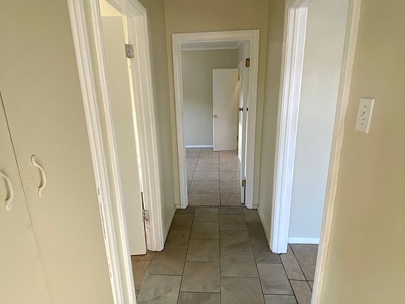 5th image of 3515 Hill St #A