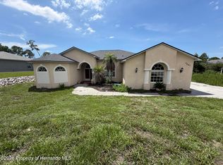7061 Ovenbird Rd, Weeki Wachee, FL 34613