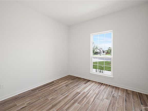 5th image of 313 Houston Dr