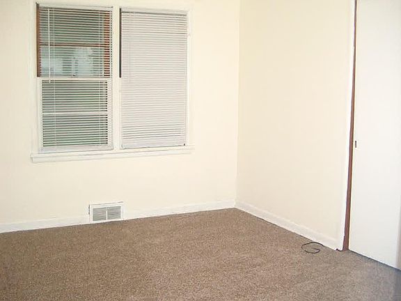 5th image of 1616 N Kentwood Ave