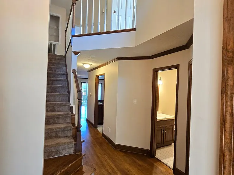 474 Lands End Rd — Photo 2