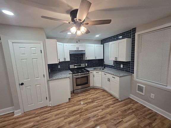 2nd image of 2055 Carver St