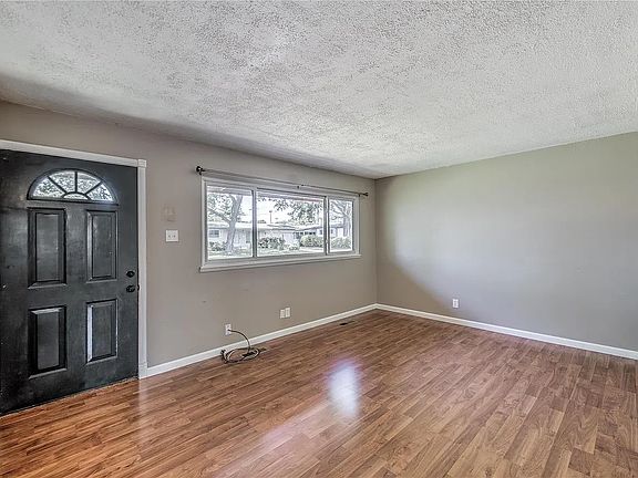 3rd image of 1560 Aspen Dr #1