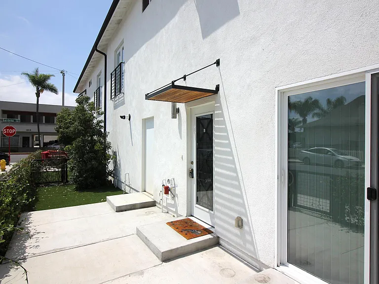 1203 W Gardena Blvd #C — Photo 3