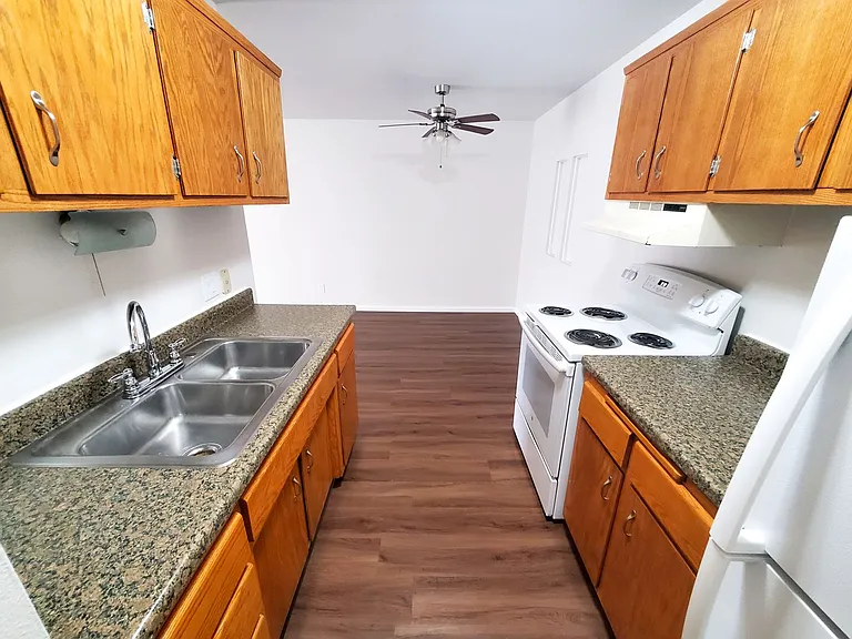 Nakoma Heights Apartment Homes — Photo 9