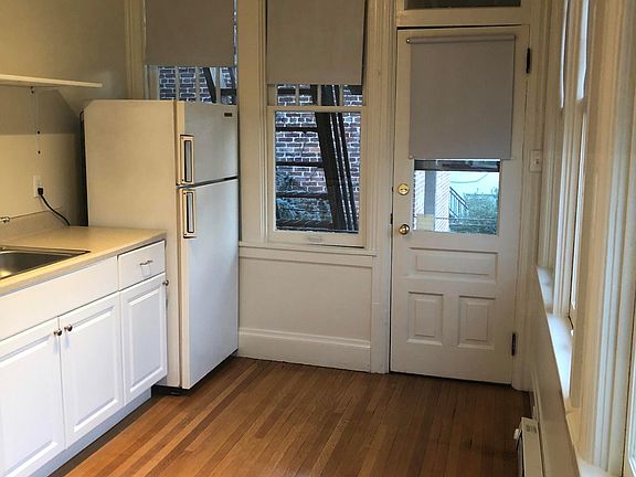 4th image of 150 W Louther St APT 4