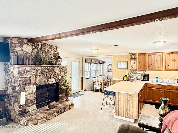 4th image of 859 Lake Dr