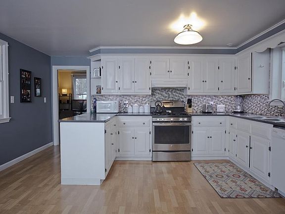 4th image of 17 Clinton St