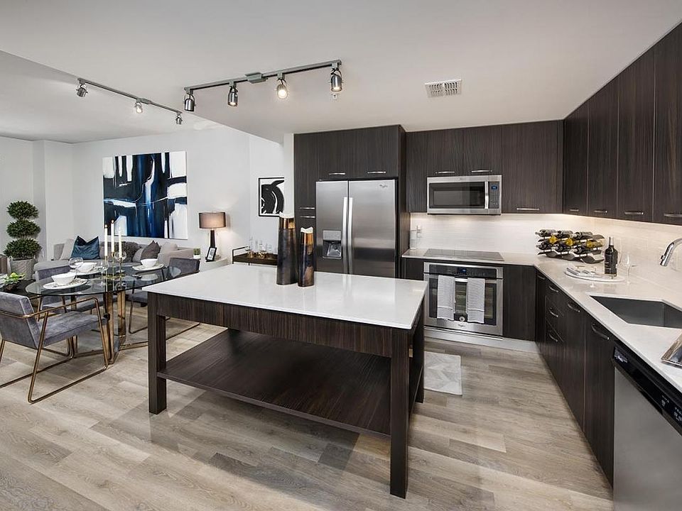 1st image of 402 Knights Run Ave