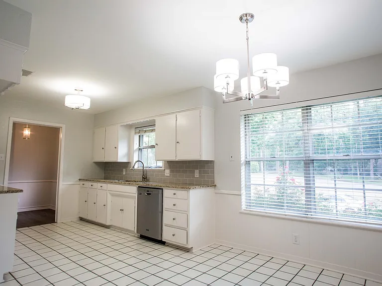 204 Baylor Dr — Photo 4