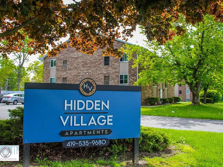 Hidden Village Square Apartments — Photo 39