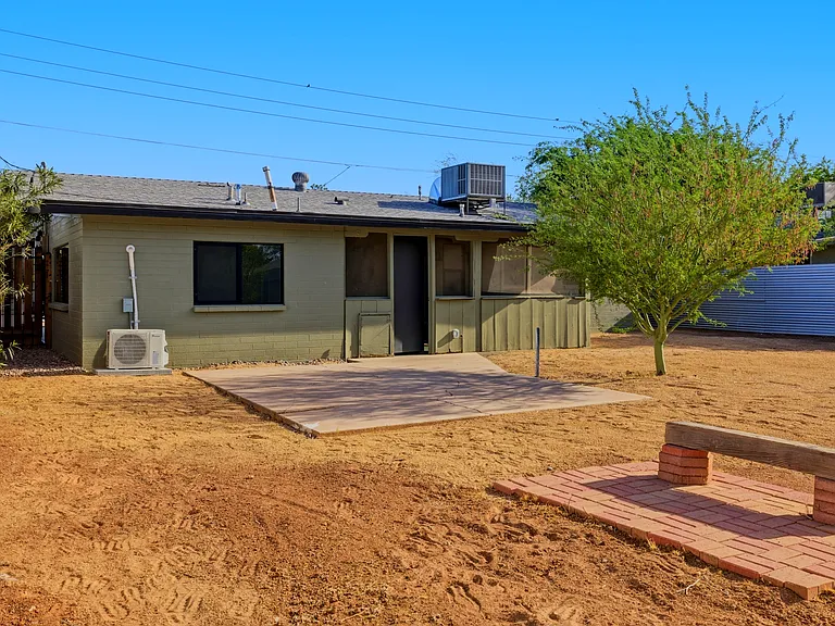 1438 E Sheridan St — Photo 32