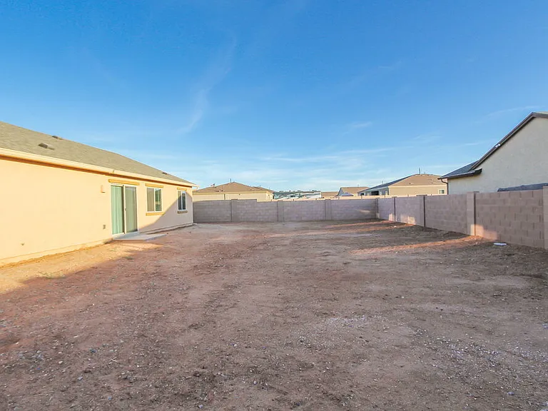 7084 S Victor Dr — Photo 16