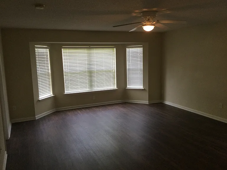 422 Bostwick Circle St — Photo 8