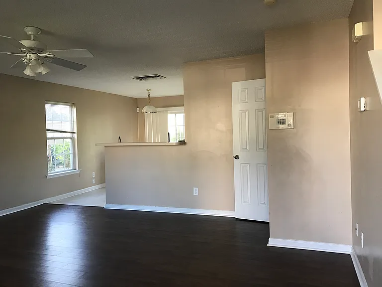 4905 Silverdene St — Photo 2