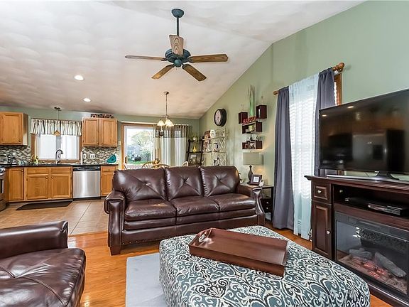 2nd image of 36 Felicia Dr