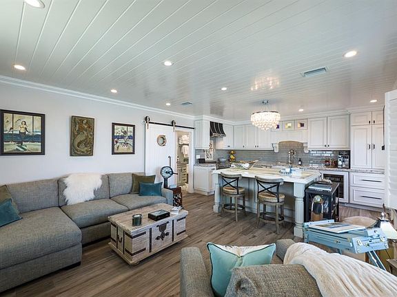 2nd image of 761 JOHN RINGLING BOULEVARD #31