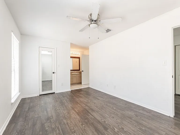 1902 Avenue B — Photo 17