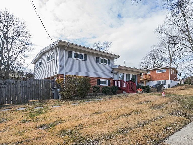 2303 Pinneberg Ave — Photo 3